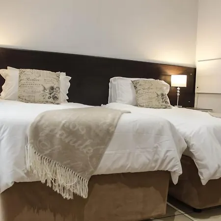 Semeni Asante Guesthouse Johannesburg Room photo