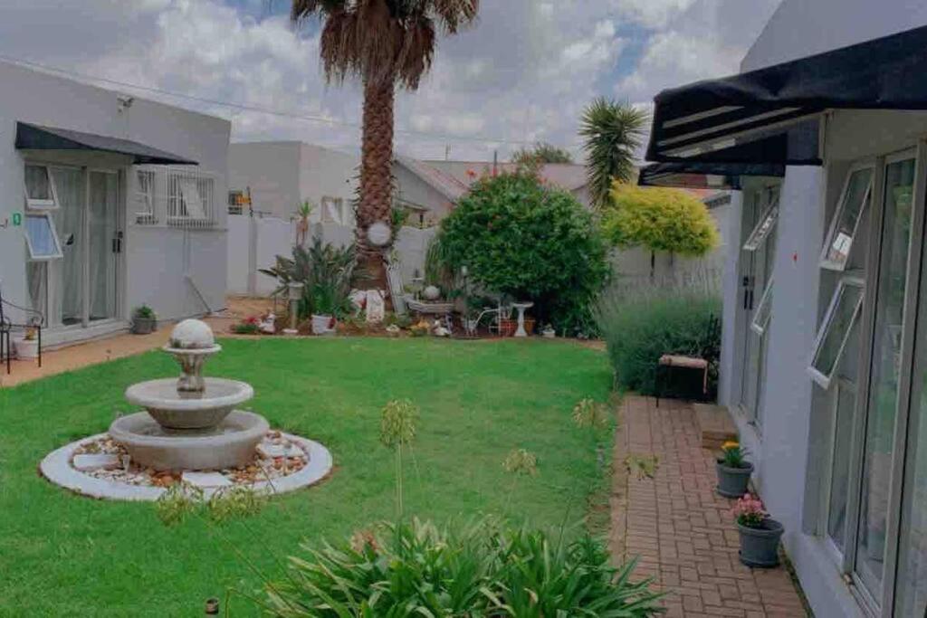 Semeni Asante Casa de hóspedes Joanesburgo